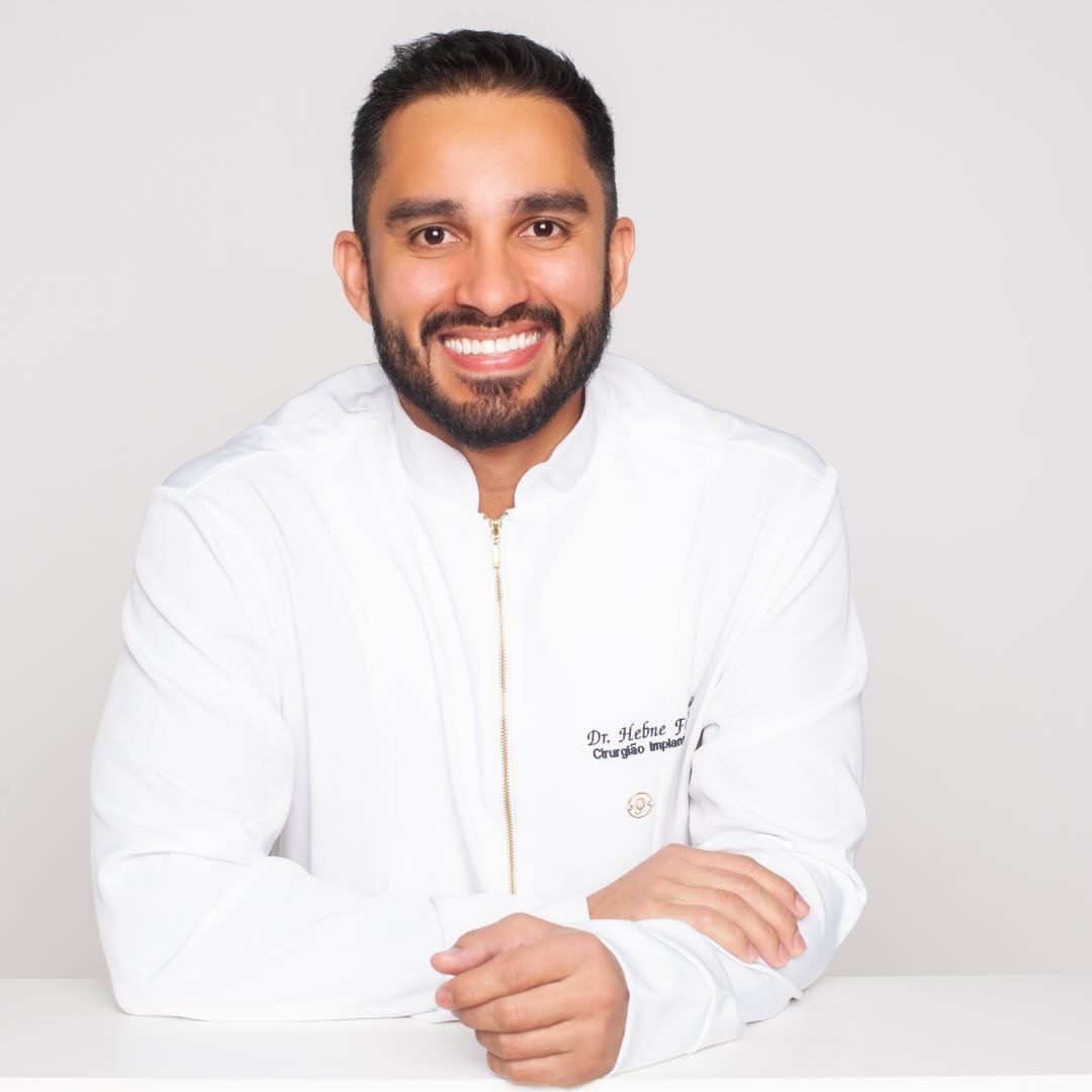 Dr. Hebne, cirurgião-dentista